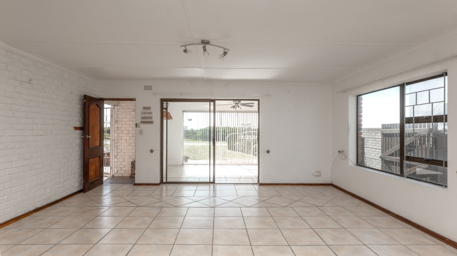 To Let 3 Bedroom Property for Rent in Struisbaai Western Cape